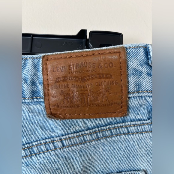 Levi’s Premium Light Wash Low Loose Jeans - Picture 11 of 11